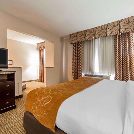 Comfort Suites London Bagian luar foto