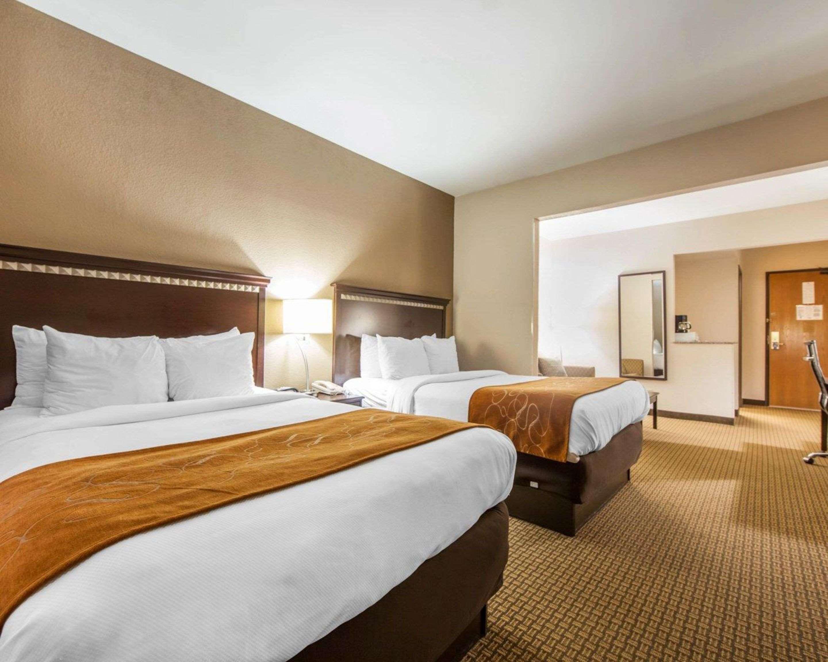 Comfort Suites London Bagian luar foto