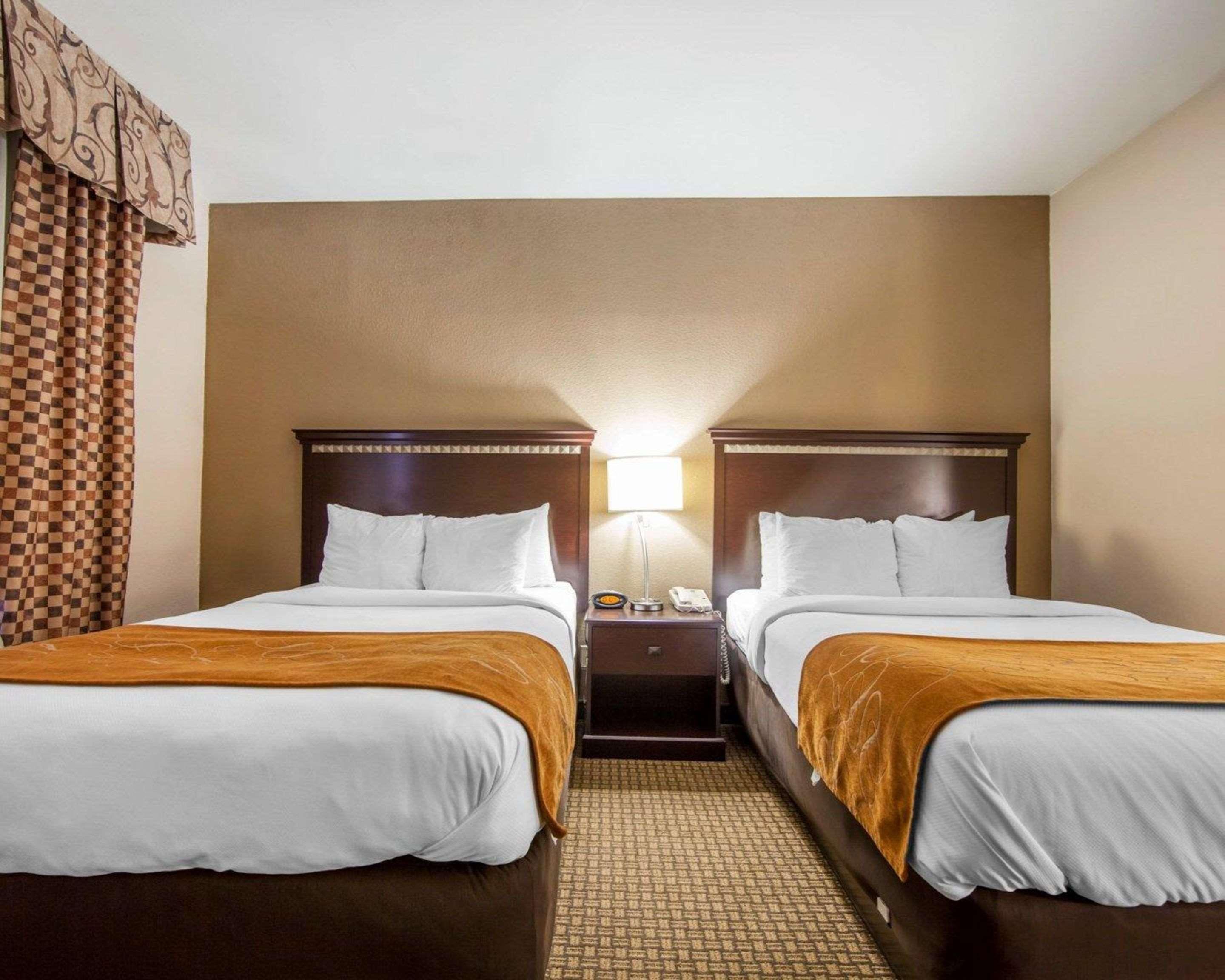 Comfort Suites London Bagian luar foto