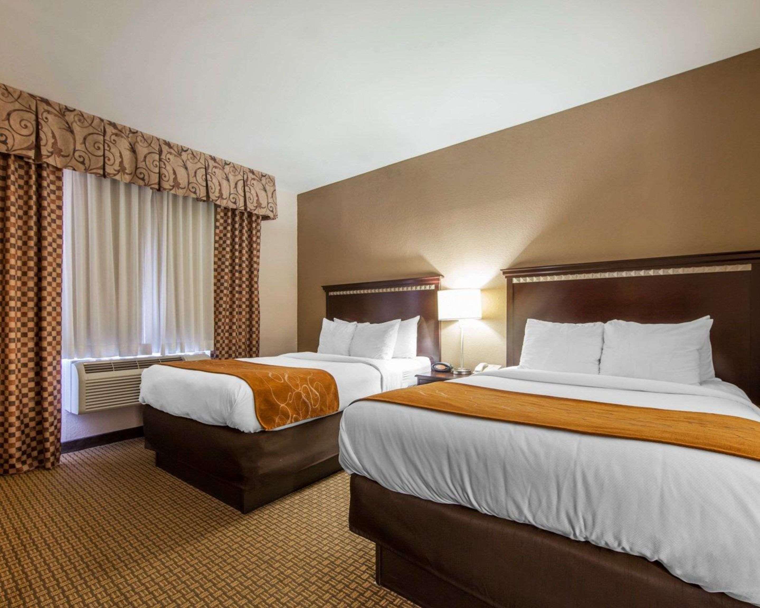 Comfort Suites London Bagian luar foto