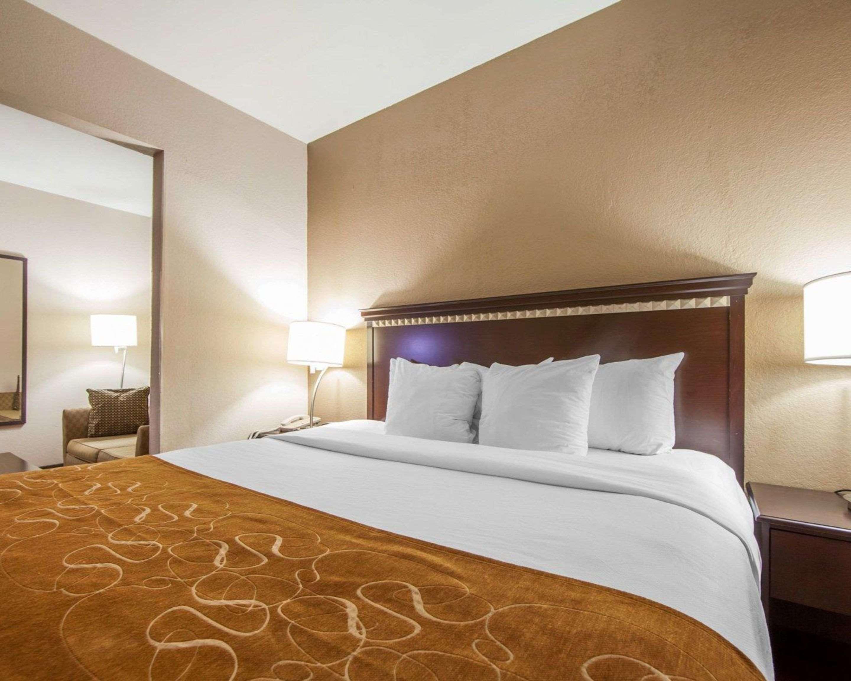 Comfort Suites London Bagian luar foto