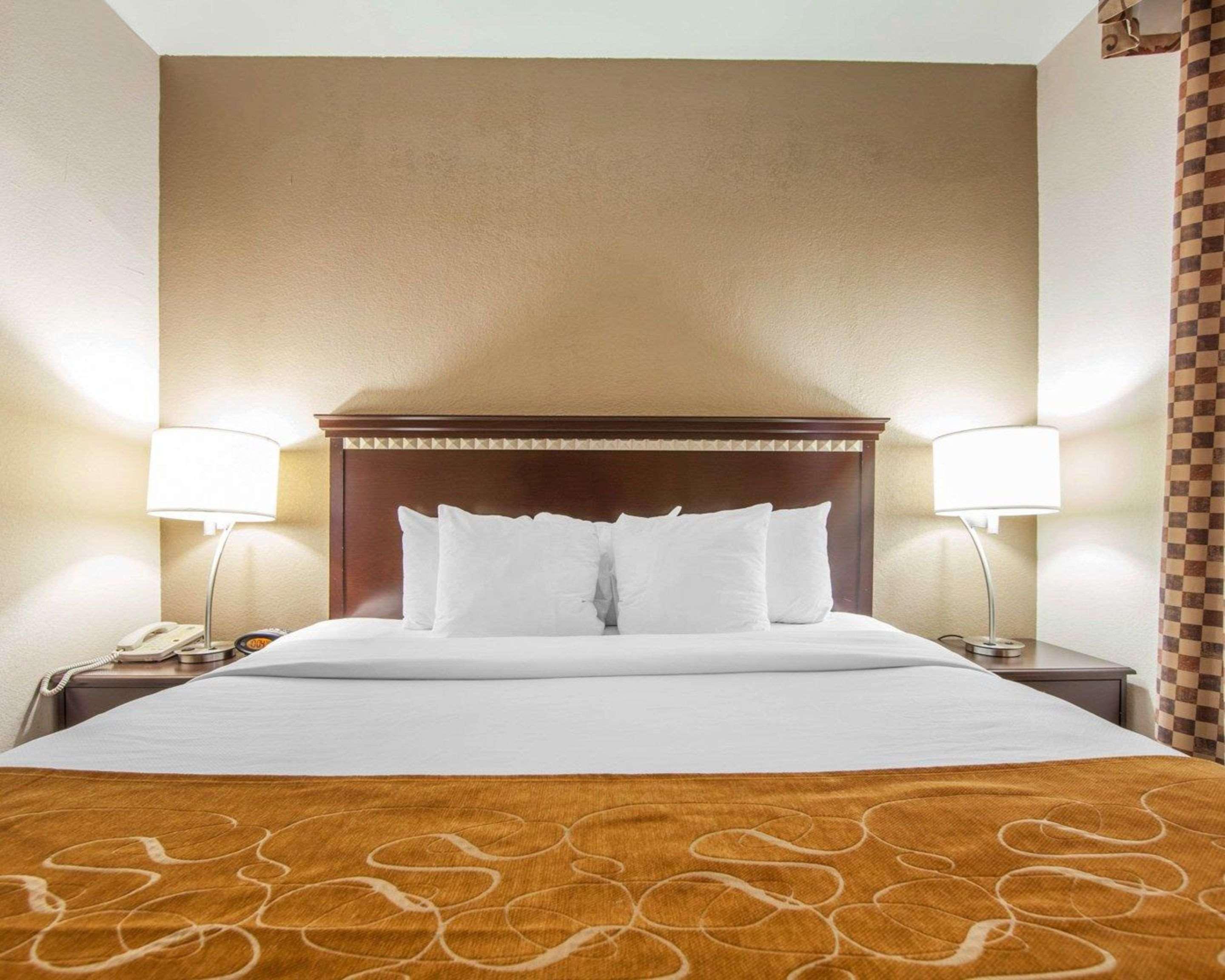 Comfort Suites London Bagian luar foto