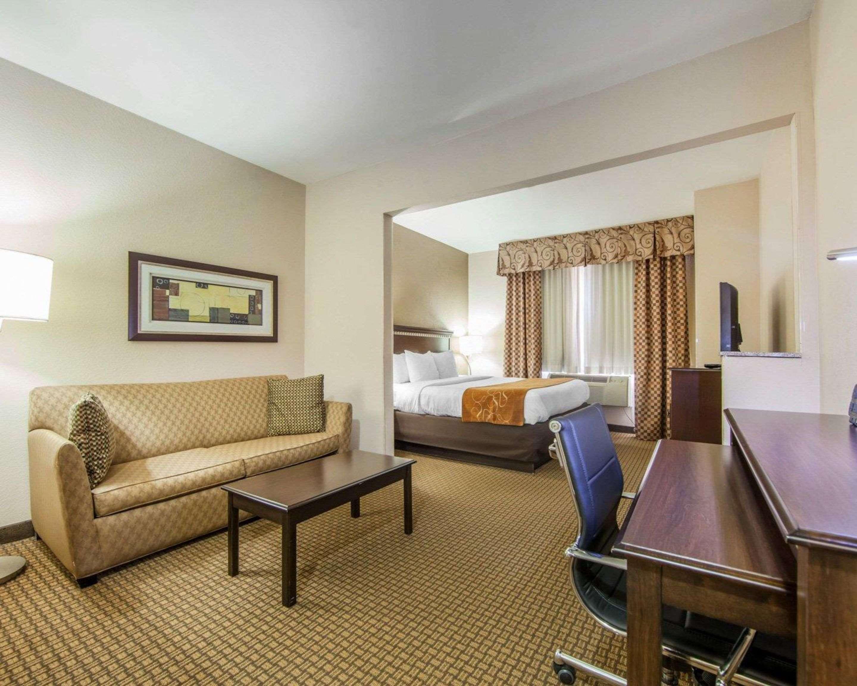 Comfort Suites London Bagian luar foto