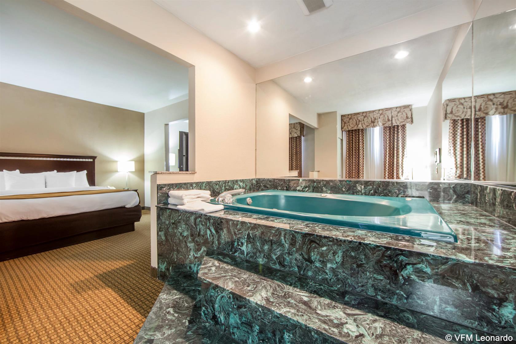 Comfort Suites London Bagian luar foto