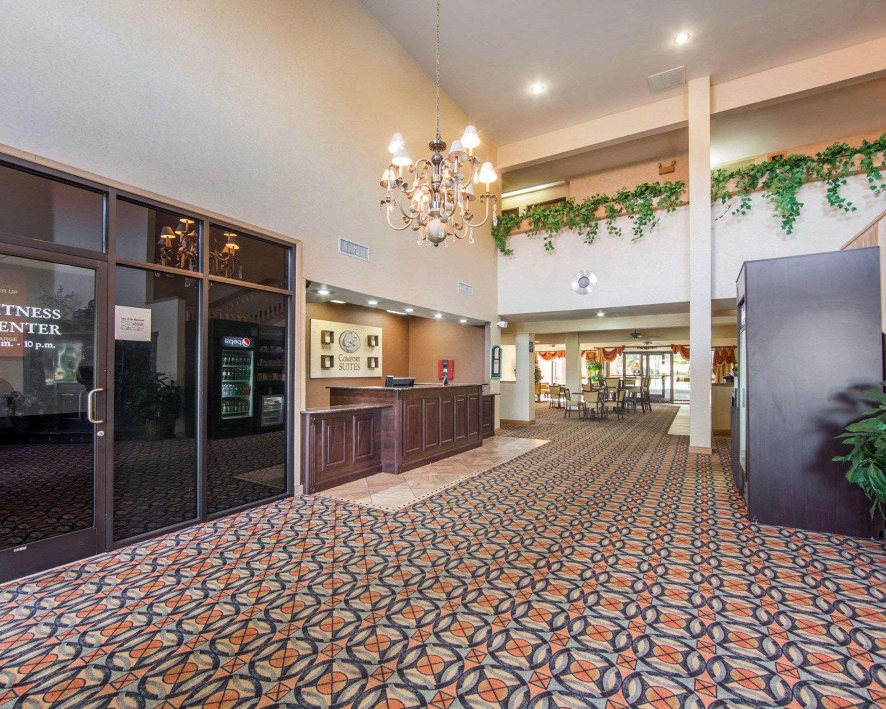 Comfort Suites London Bagian luar foto