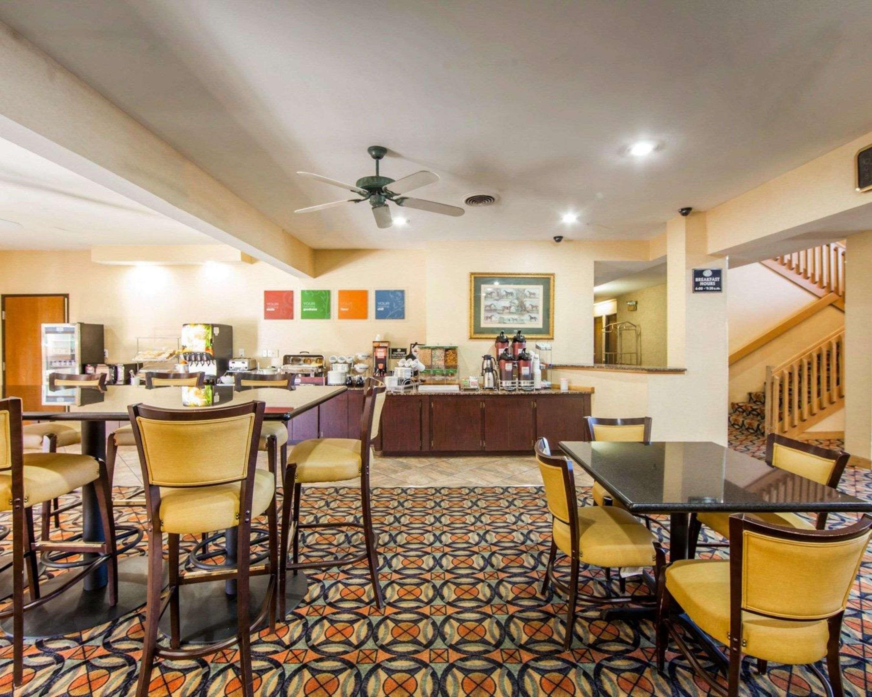 Comfort Suites London Bagian luar foto