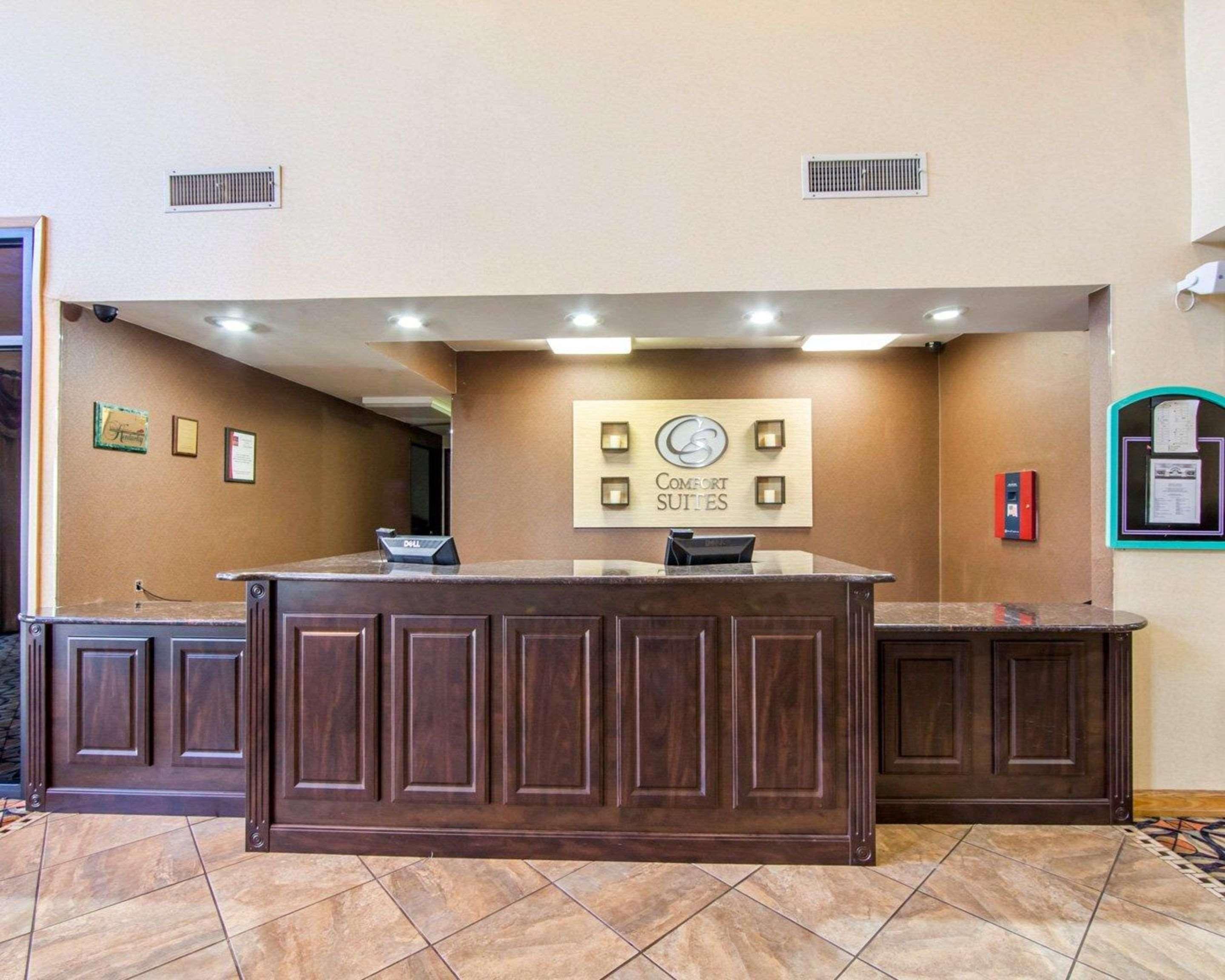 Comfort Suites London Bagian luar foto