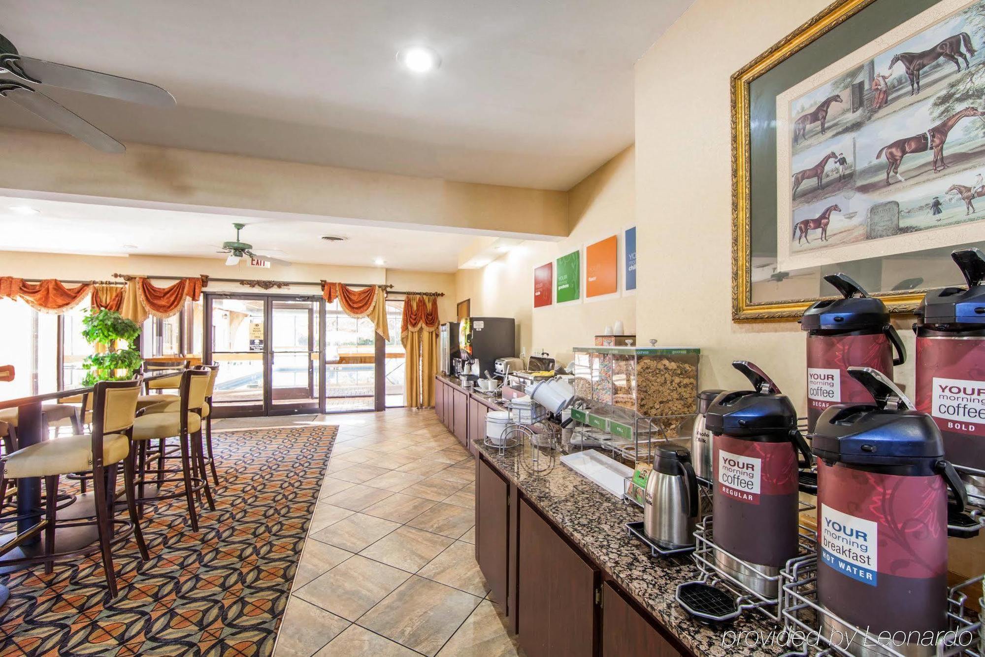 Comfort Suites London Bagian luar foto