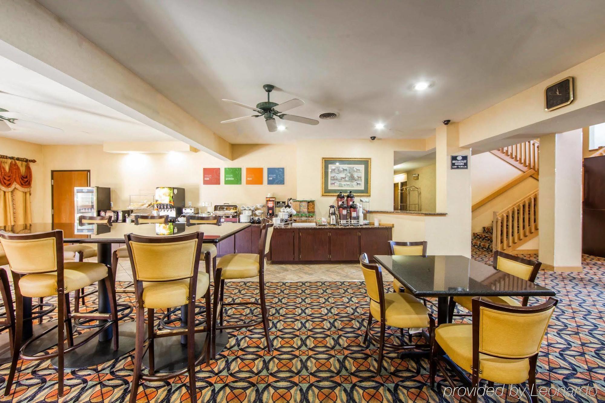 Comfort Suites London Bagian luar foto
