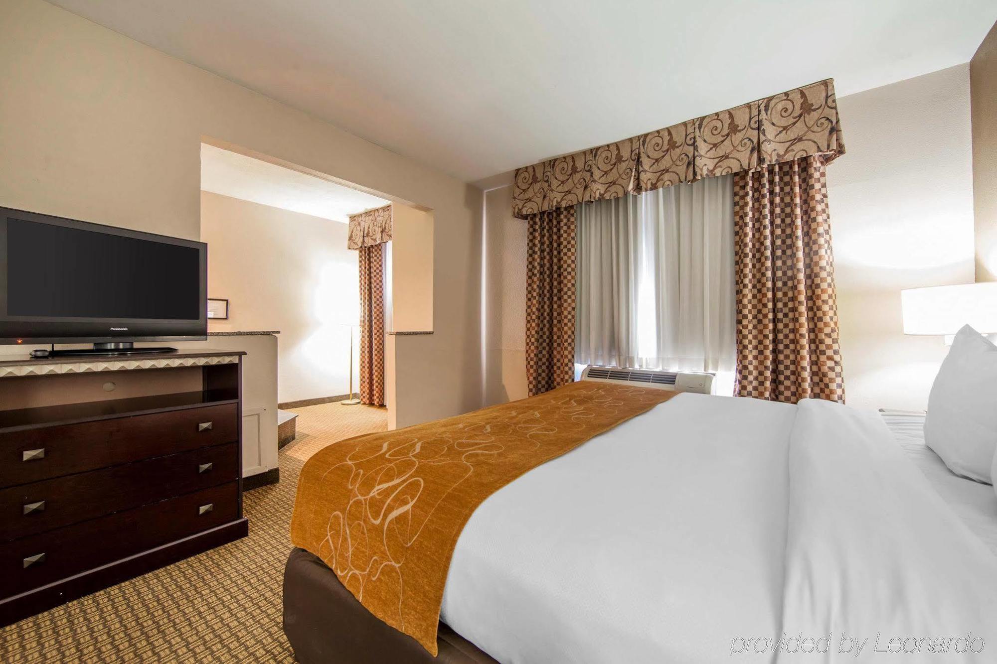 Comfort Suites London Bagian luar foto