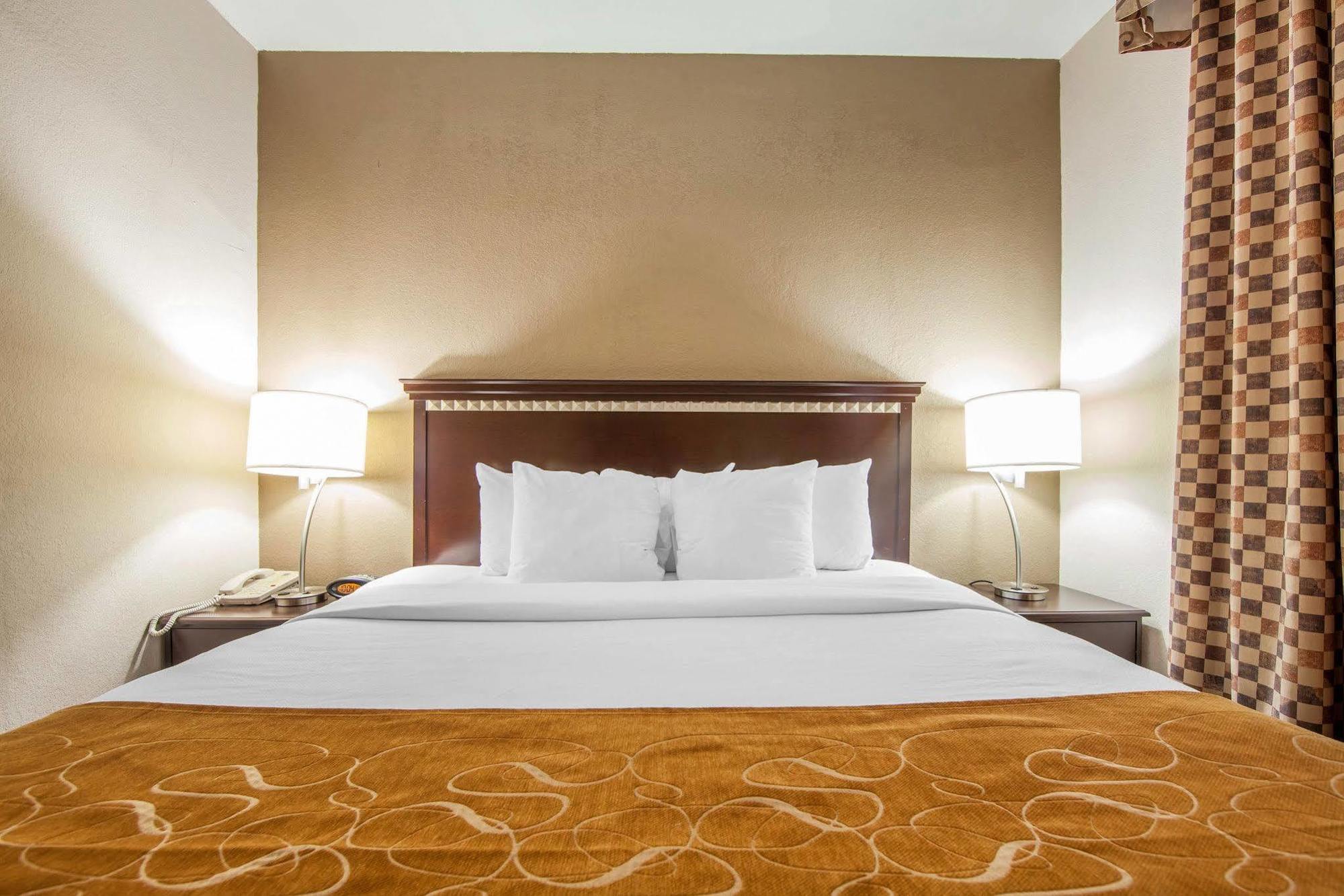 Comfort Suites London Bagian luar foto