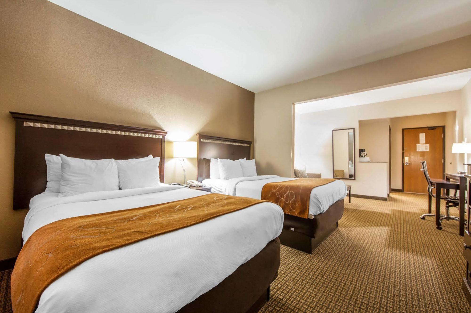 Comfort Suites London Bagian luar foto