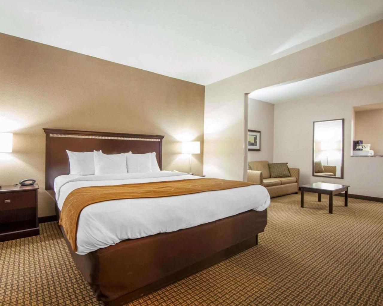Comfort Suites London Bagian luar foto